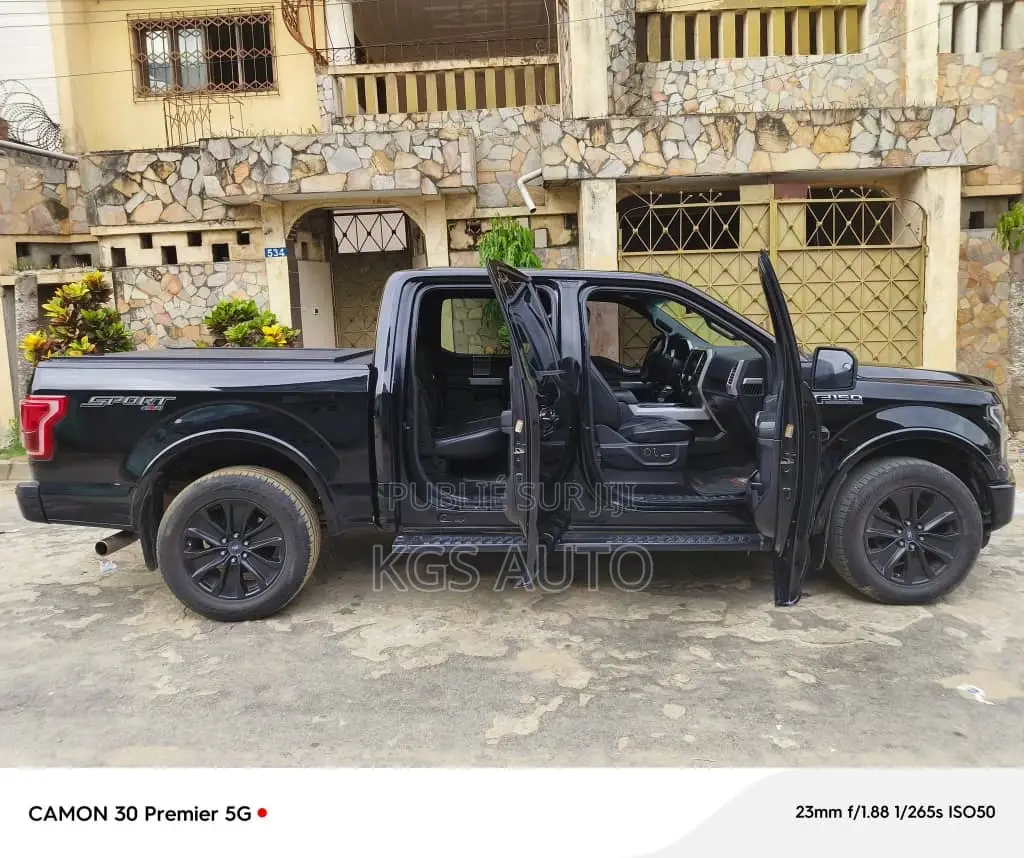 Ford F-150 Platinum 4x2 SuperCrew Cab Styleside 5.5 ft. box 145 in. WB