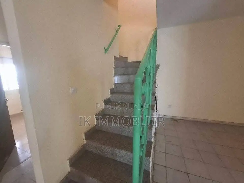 3chbre Duplex dans Ik Immobilier, Bingerville à Vendre