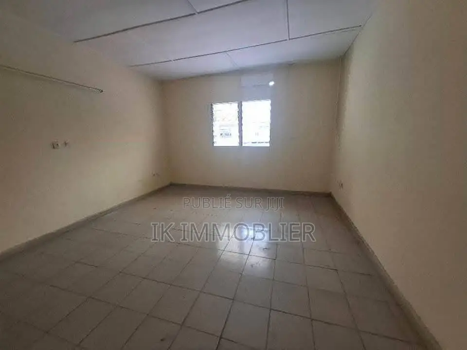 3chbre Duplex dans Ik Immobilier, Bingerville à Vendre