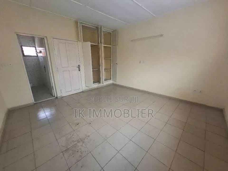 3chbre Duplex dans Ik Immobilier, Bingerville à Vendre