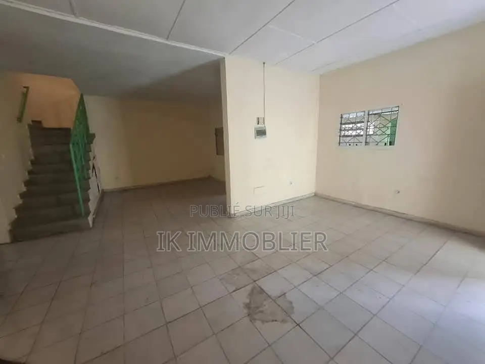3chbre Duplex dans Ik Immobilier, Bingerville à Vendre