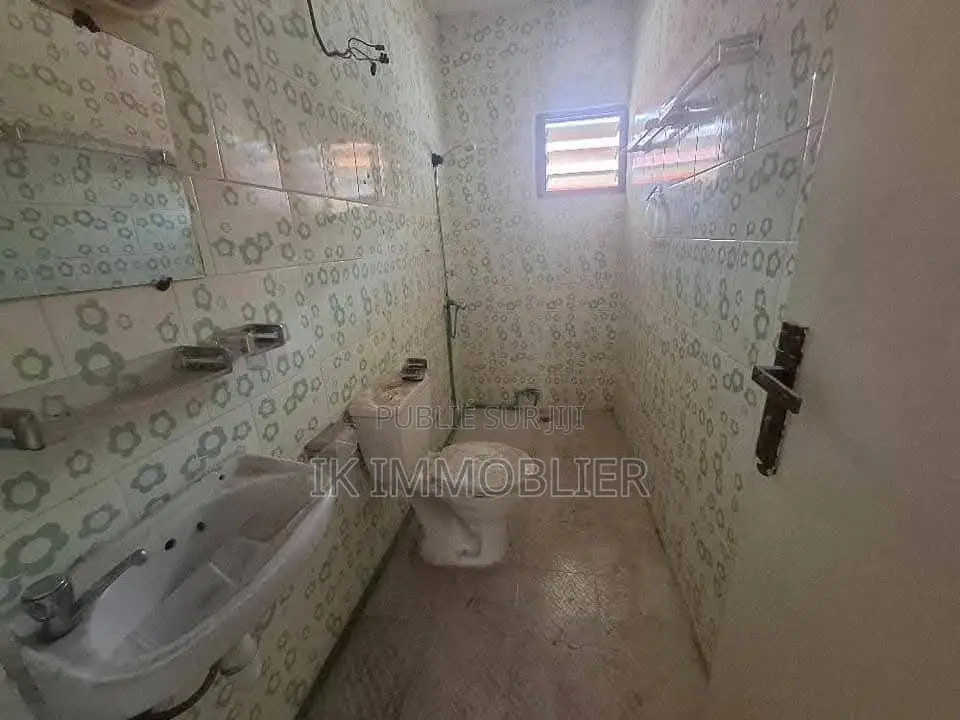 3chbre Duplex dans Ik Immobilier, Bingerville à Vendre