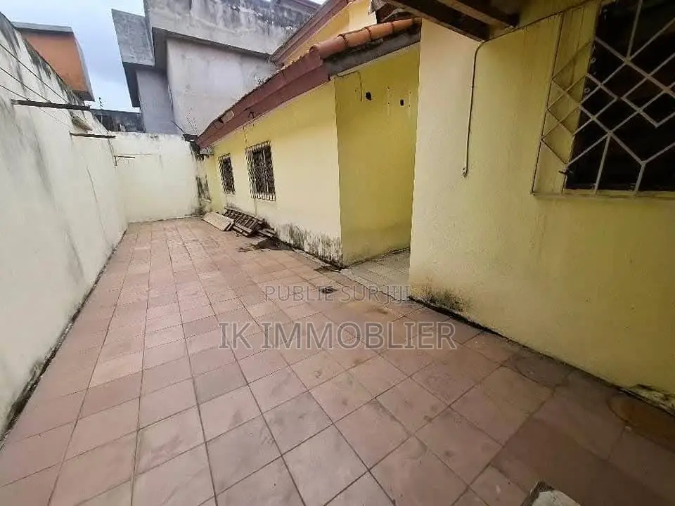 3chbre Duplex dans Ik Immobilier, Bingerville à Vendre