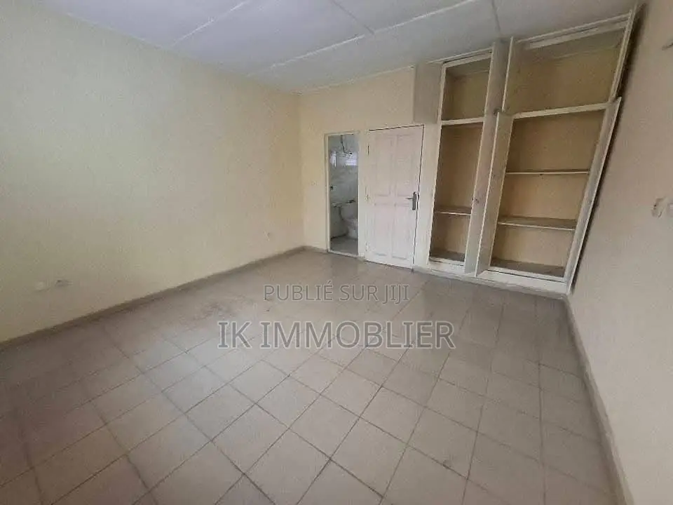 3chbre Duplex dans Ik Immobilier, Bingerville à Vendre