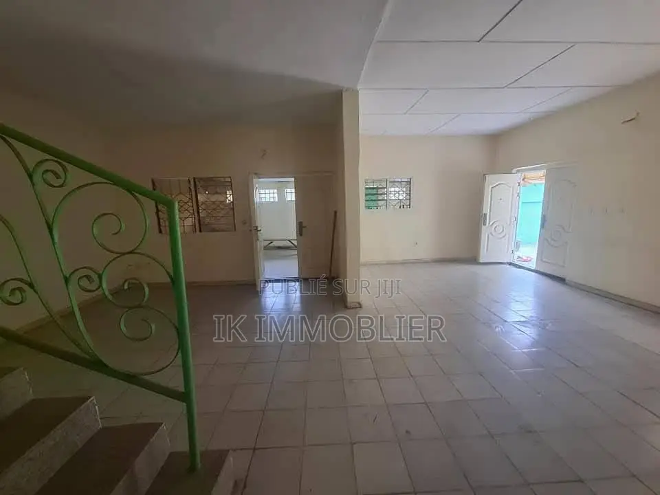 3chbre Duplex dans Ik Immobilier, Bingerville à Vendre