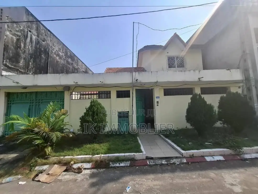 3chbre Duplex dans Ik Immobilier, Bingerville à Vendre