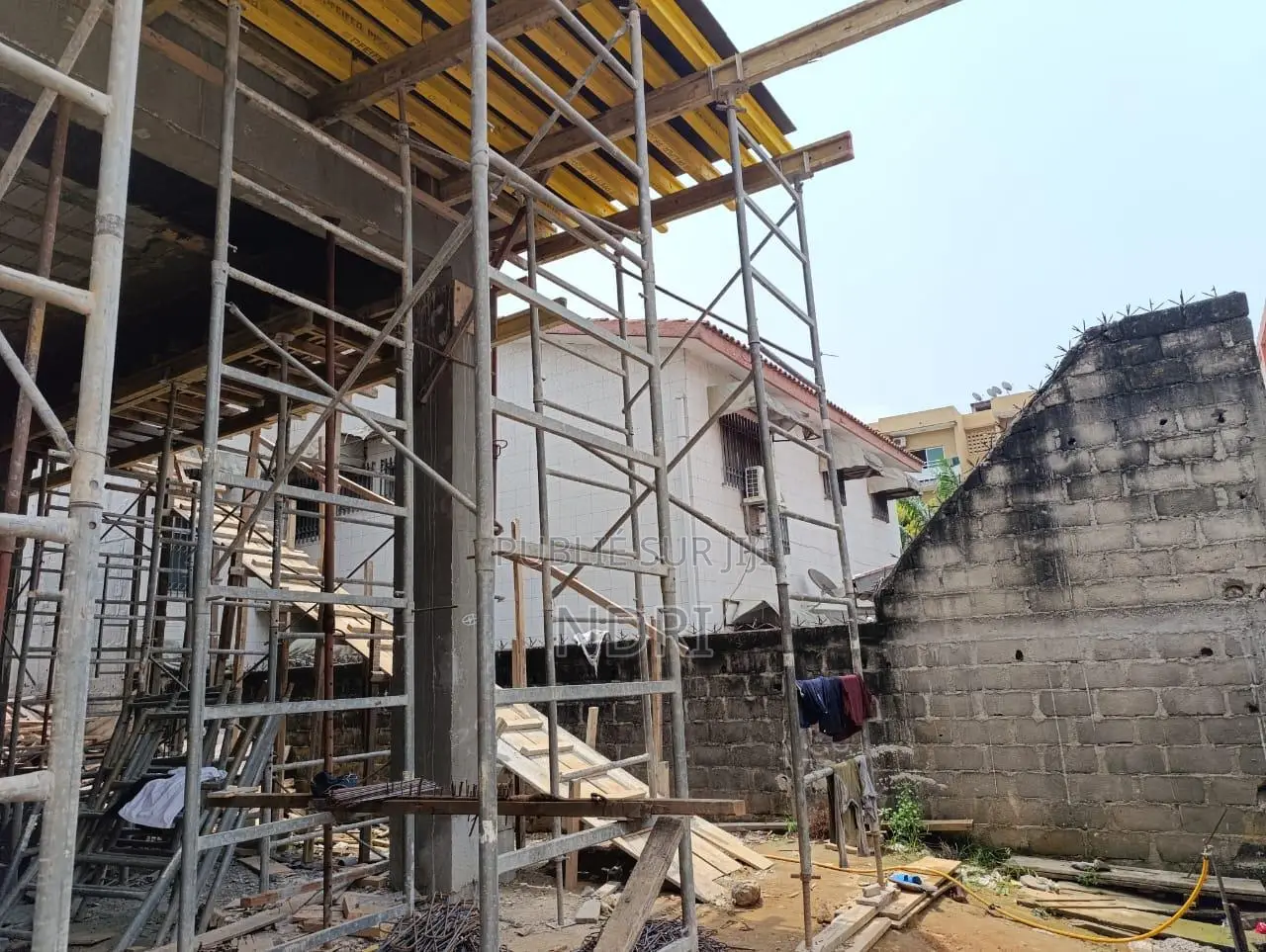 Location De Tours D’Échafaudage Par Mettre