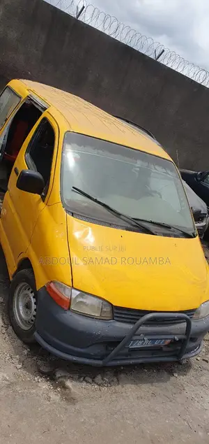 Photo - Toyota HiAce 1999 Jaune