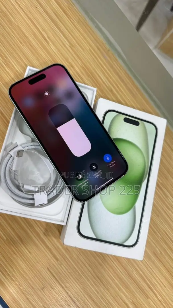 New Pomme iPhone 15 128 GB Vert