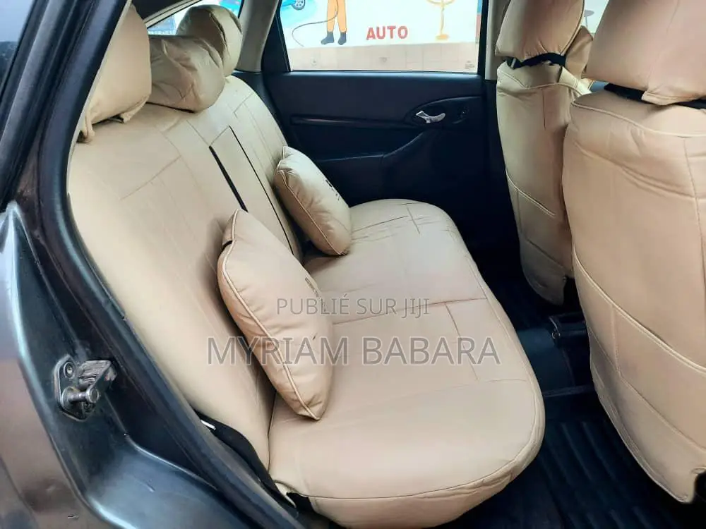 Ford Focus 2001 Gris