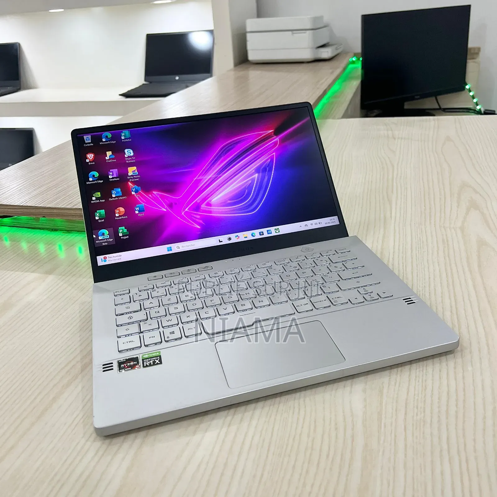 New Asus ROG Zephyrus G14 16GB Intel Core I9 SSD 512GB