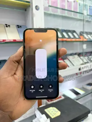 Photo - New Pomme iPhone 13 512 GB Vert