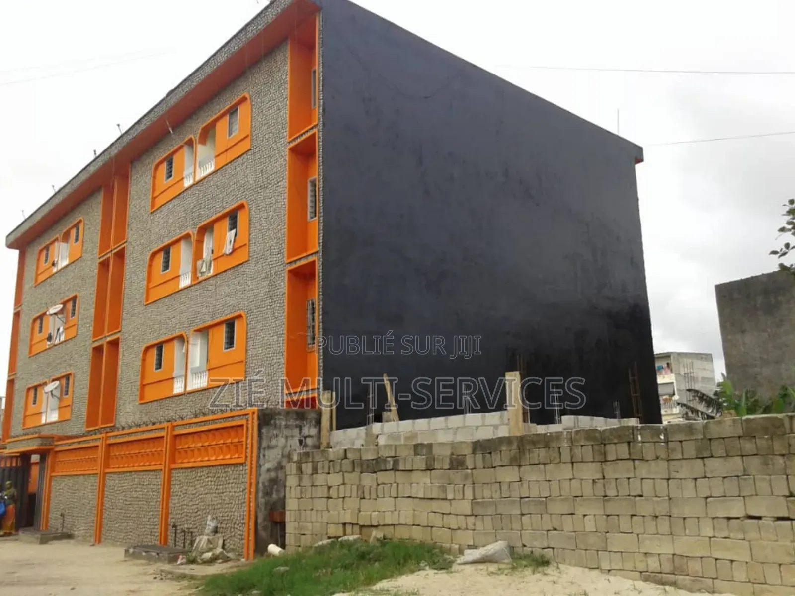 17chbre Blocs d'appartements dans Zié Multi-Service, Yopougon à Vendre