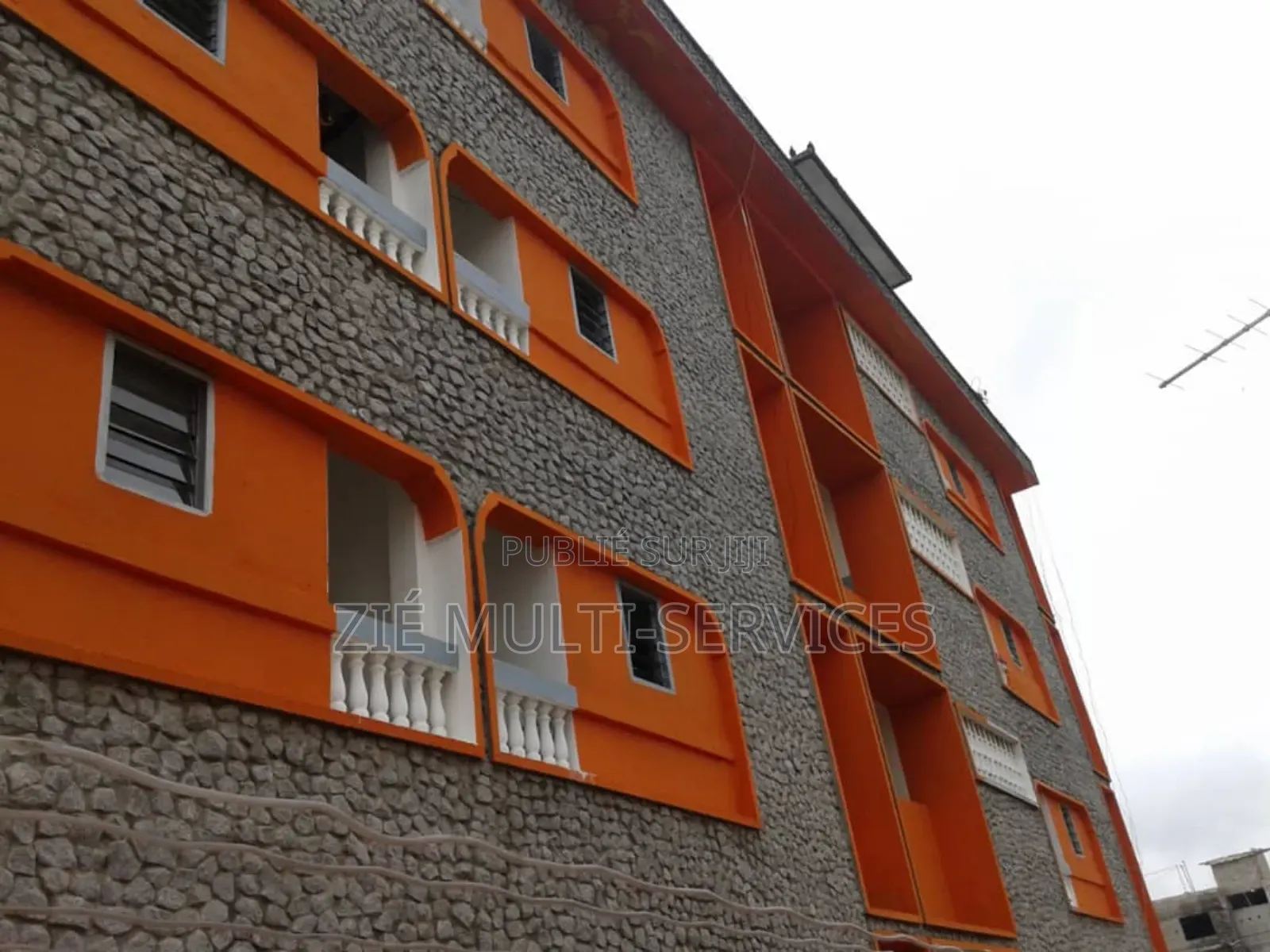 17chbre Blocs d'appartements dans Zié Multi-Service, Yopougon à Vendre