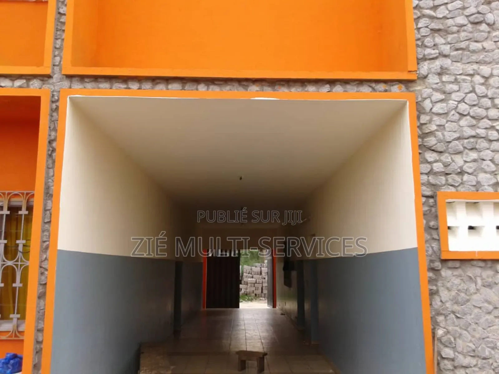 17chbre Blocs d'appartements dans Zié Multi-Service, Yopougon à Vendre