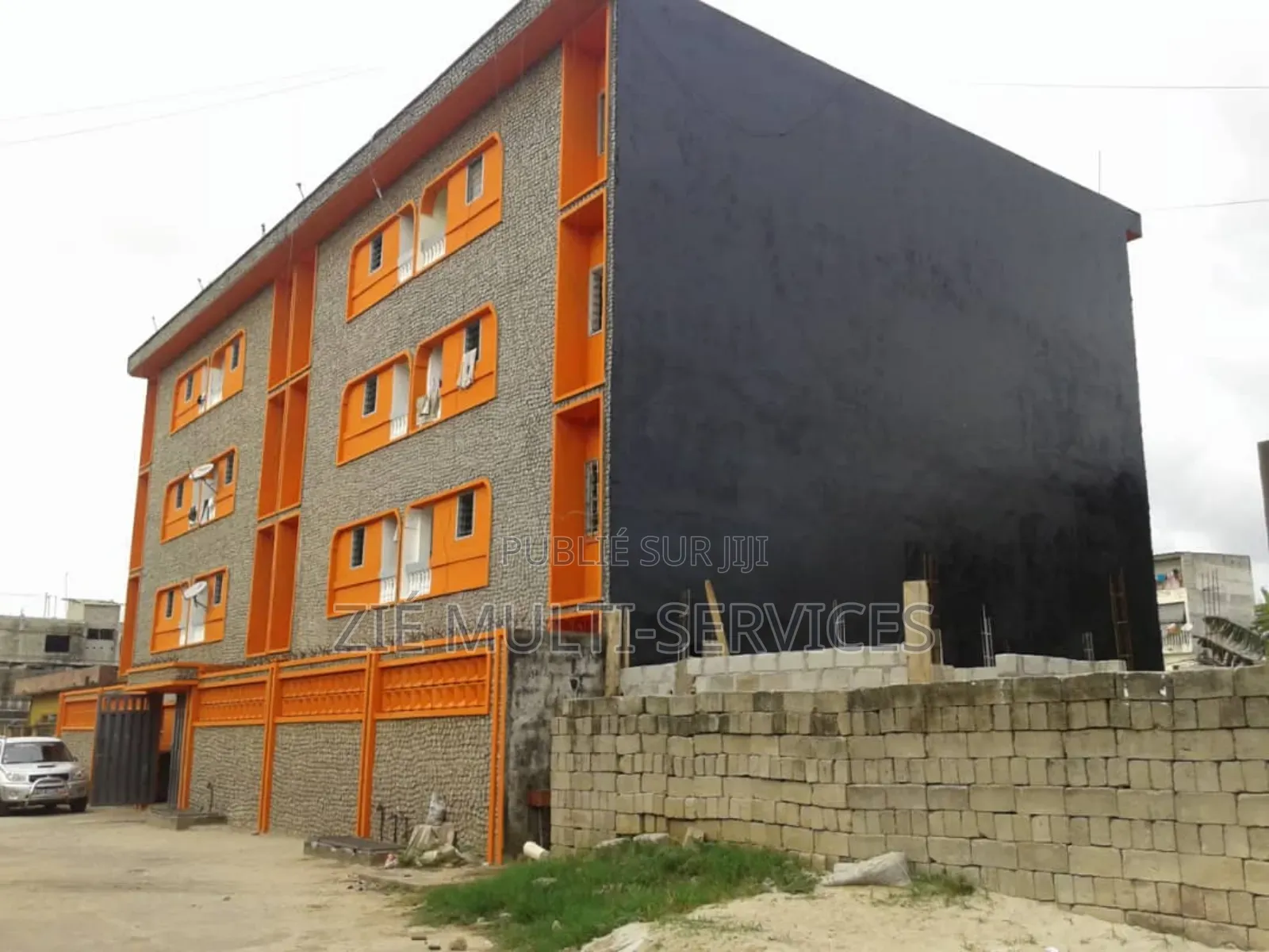 17chbre Blocs d'appartements dans Zié Multi-Service, Yopougon à Vendre