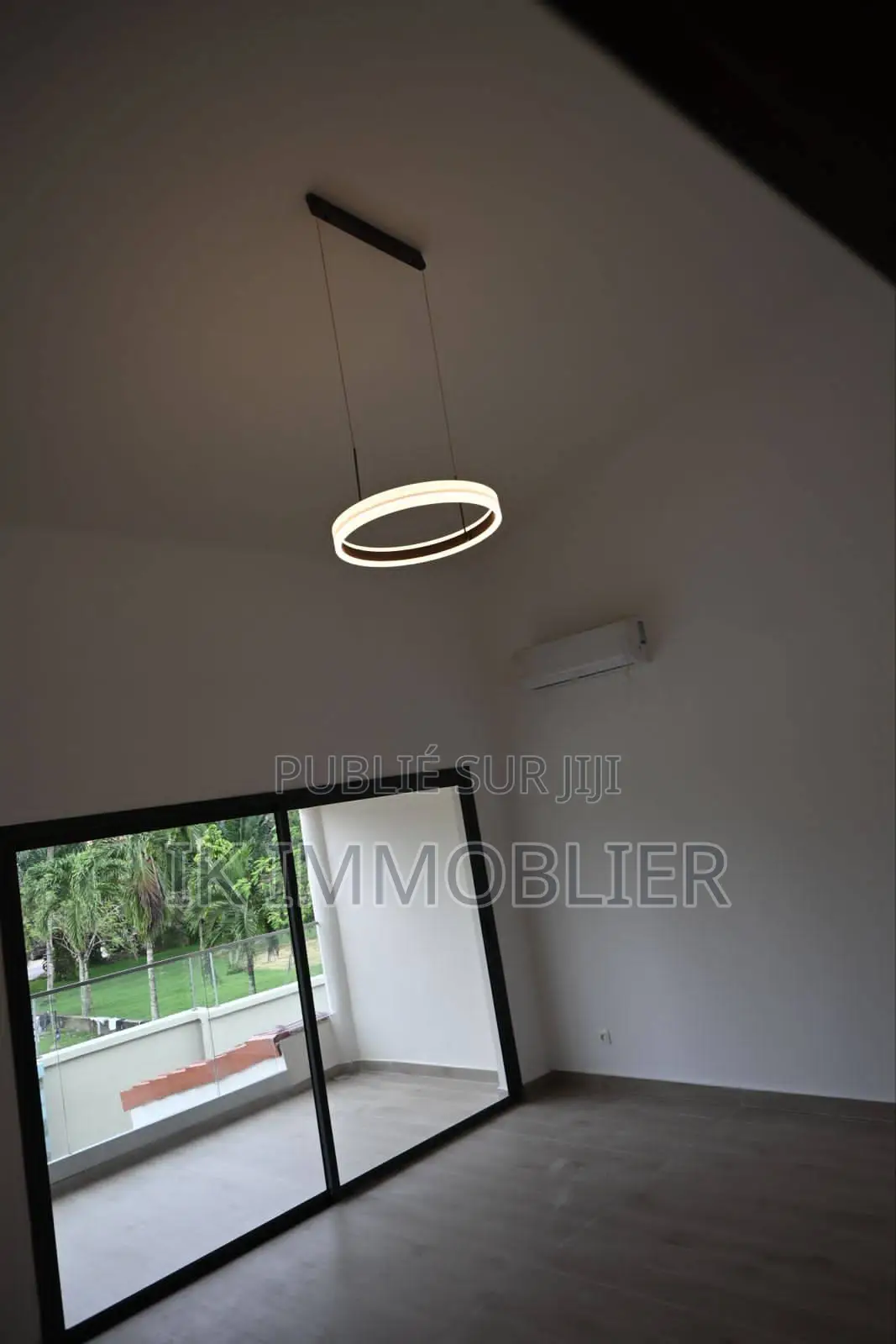 6chbre Villa dans Ik Immobilier, Cocody à Vendre