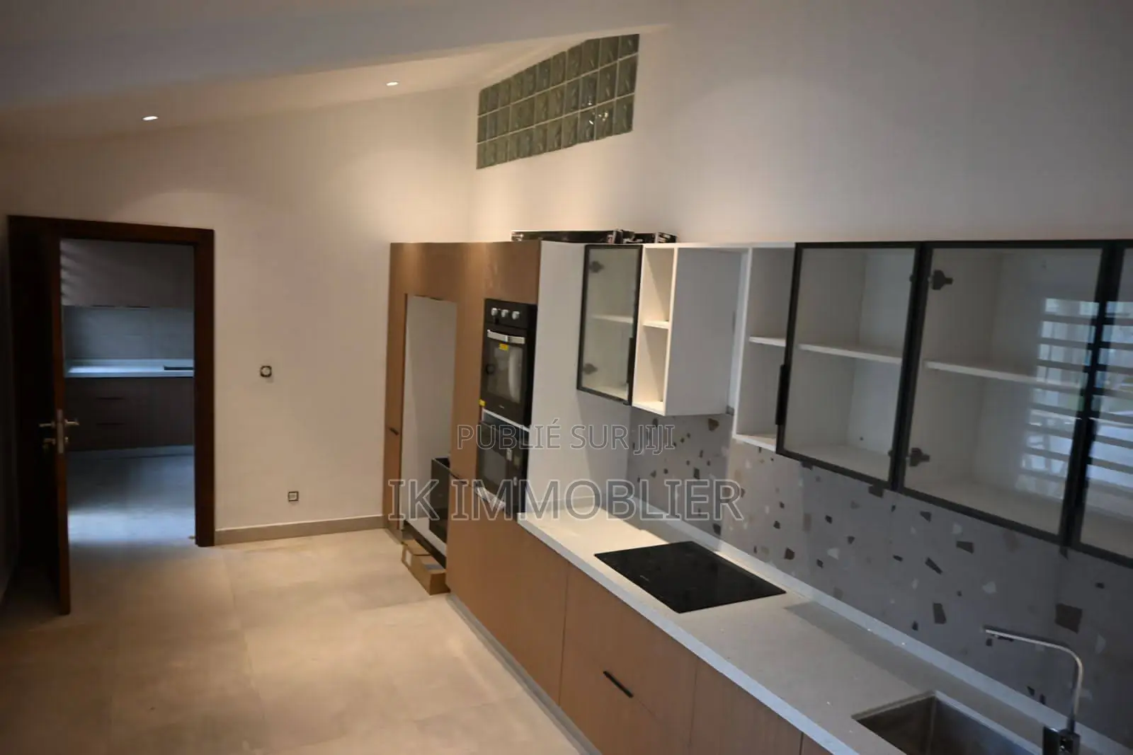 6chbre Villa dans Ik Immobilier, Cocody à Vendre