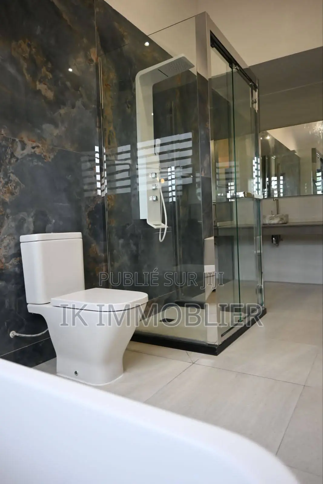 6chbre Villa dans Ik Immobilier, Cocody à Vendre