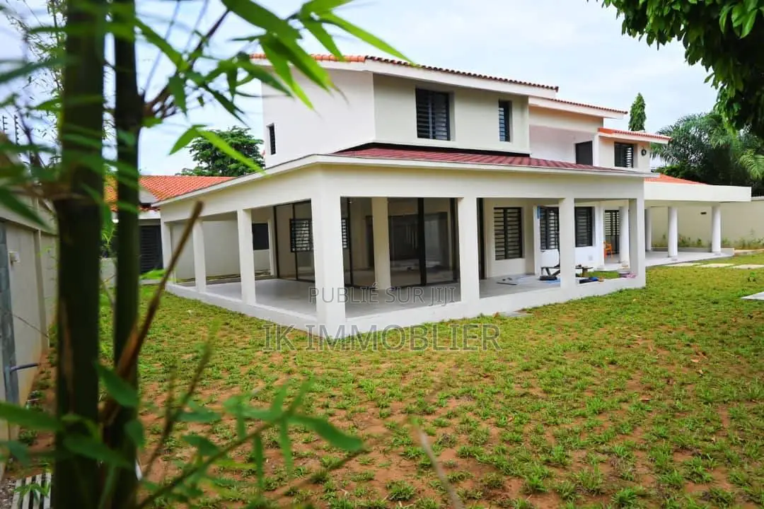 6chbre Villa dans Ik Immobilier, Cocody à Vendre