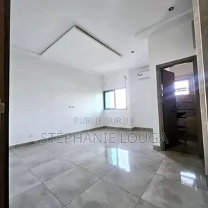 3chbre Appartement dans Abidjan Mall, Cocody à Louer