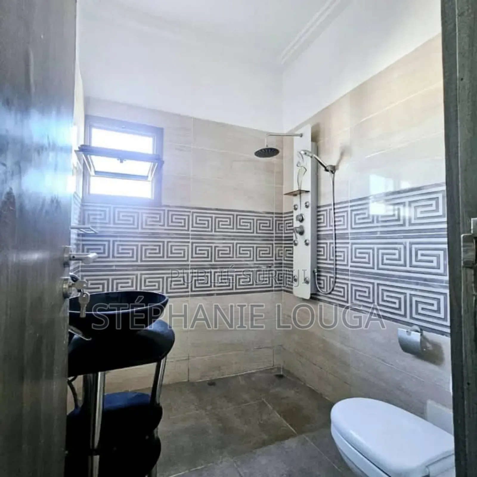 3chbre Appartement dans Abidjan Mall, Cocody à Louer