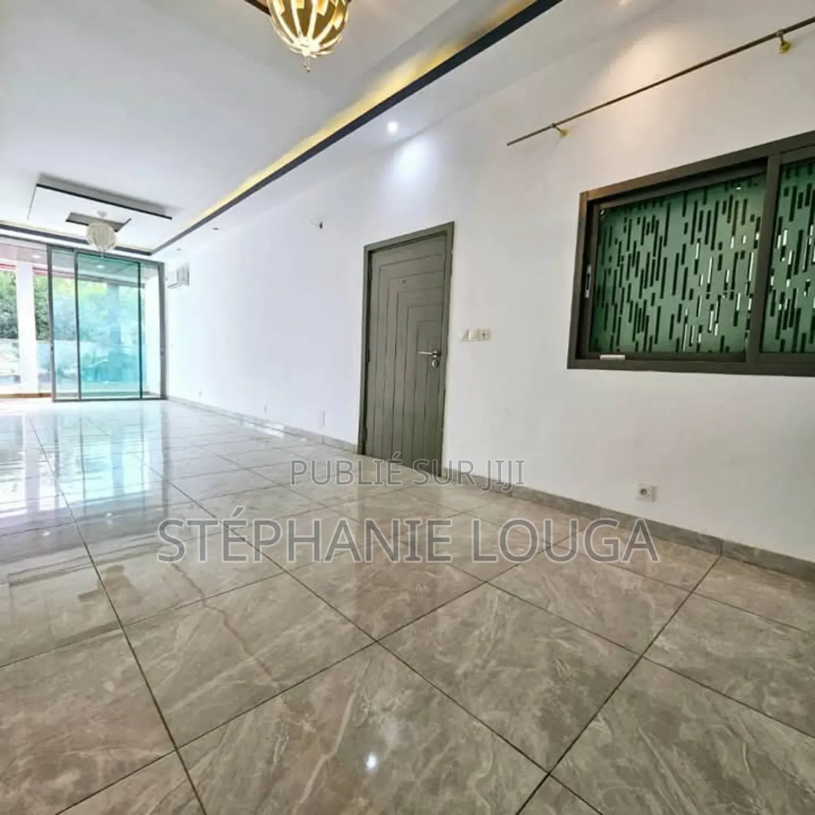 3chbre Appartement dans Abidjan Mall, Cocody à Louer