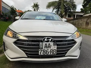 Photo - Hyundai Elantra 2020 Blanc