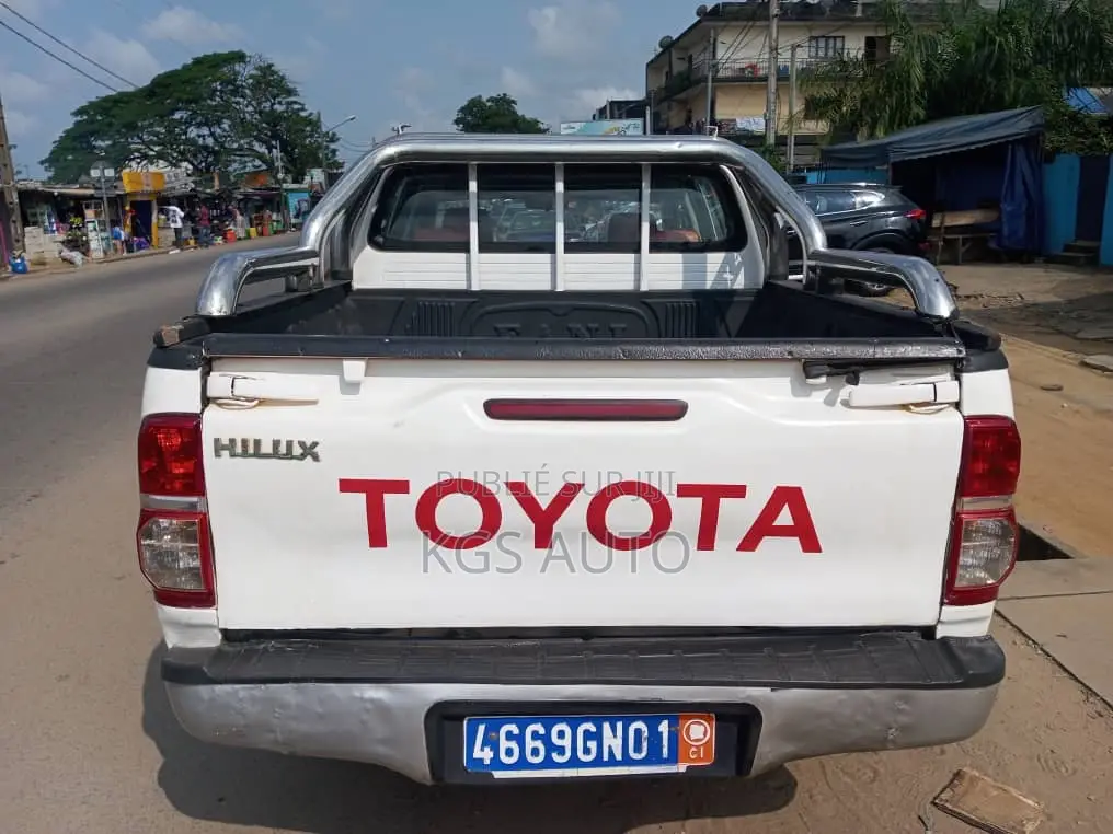 Toyota Hilux 2.5 D-4D 4X4 SRX 2010 Blanc