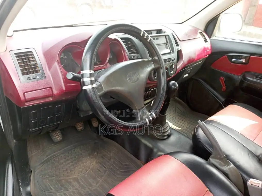 Toyota Hilux 2.5 D-4D 4X4 SRX 2010 Blanc