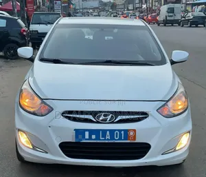 Photo - Hyundai Accent SE Sedan 2017 Blanc