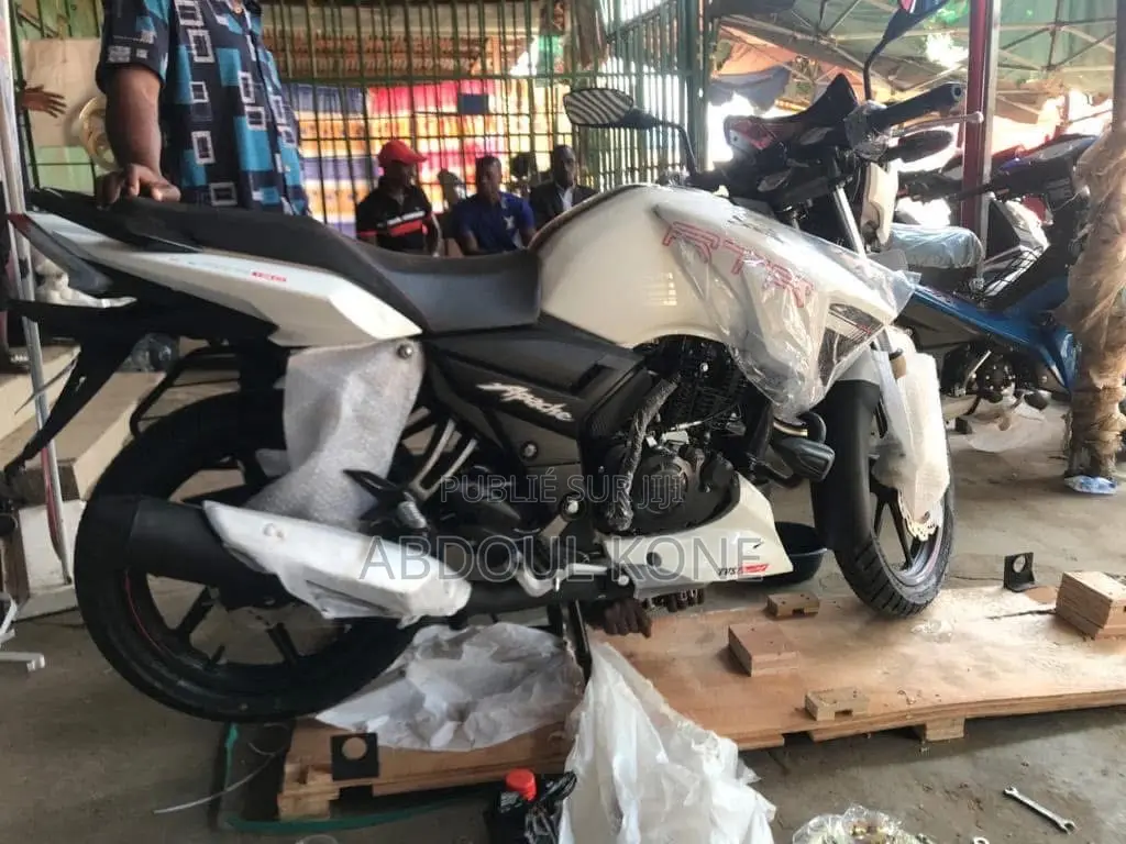 Neuf TVS Apache 180 RTR 2024 Blanc