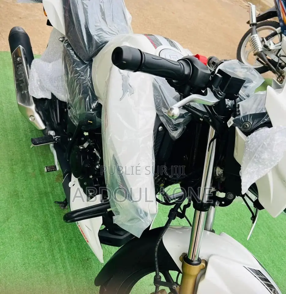 Neuf TVS Apache 180 RTR 2024 Blanc