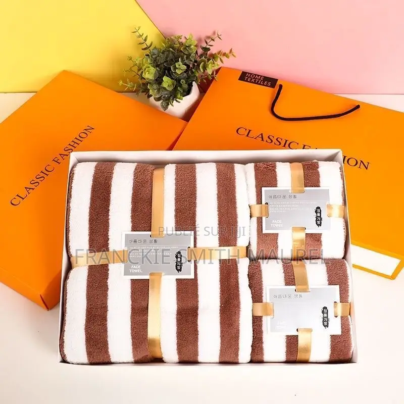 Serviettes en Coffret Disponible 