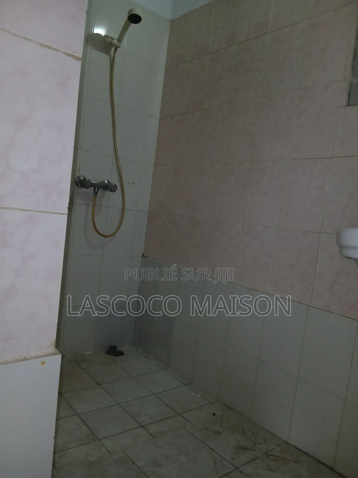1chbre Appartement dans Lascoco Maison, Cocody à Louer