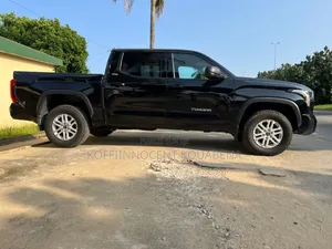 Photo - New Toyota Tundra 2025 Noir