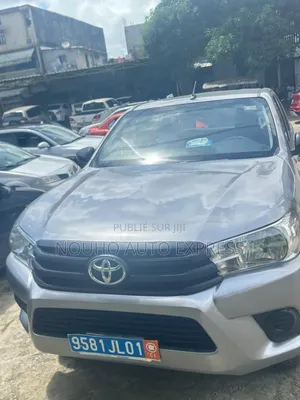 Photo - Toyota Hilux 2019 Gris