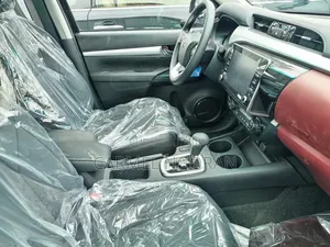 New Toyota Hilux 2025 Noir