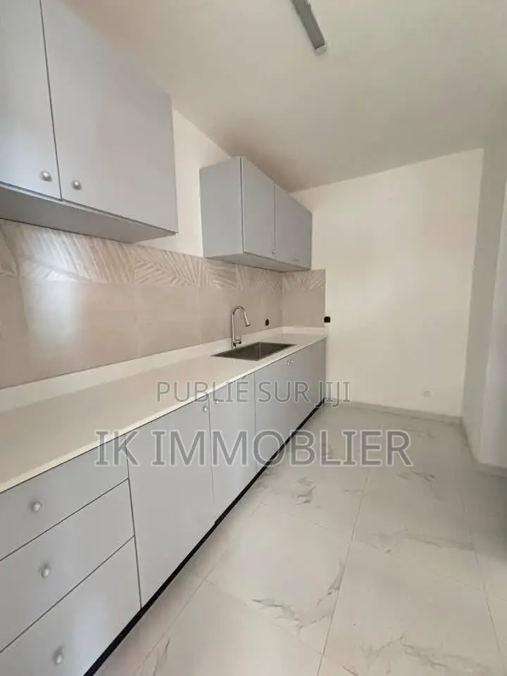 3chbre Appartement dans Ik Immobilier, Grand-Bassam à Vendre