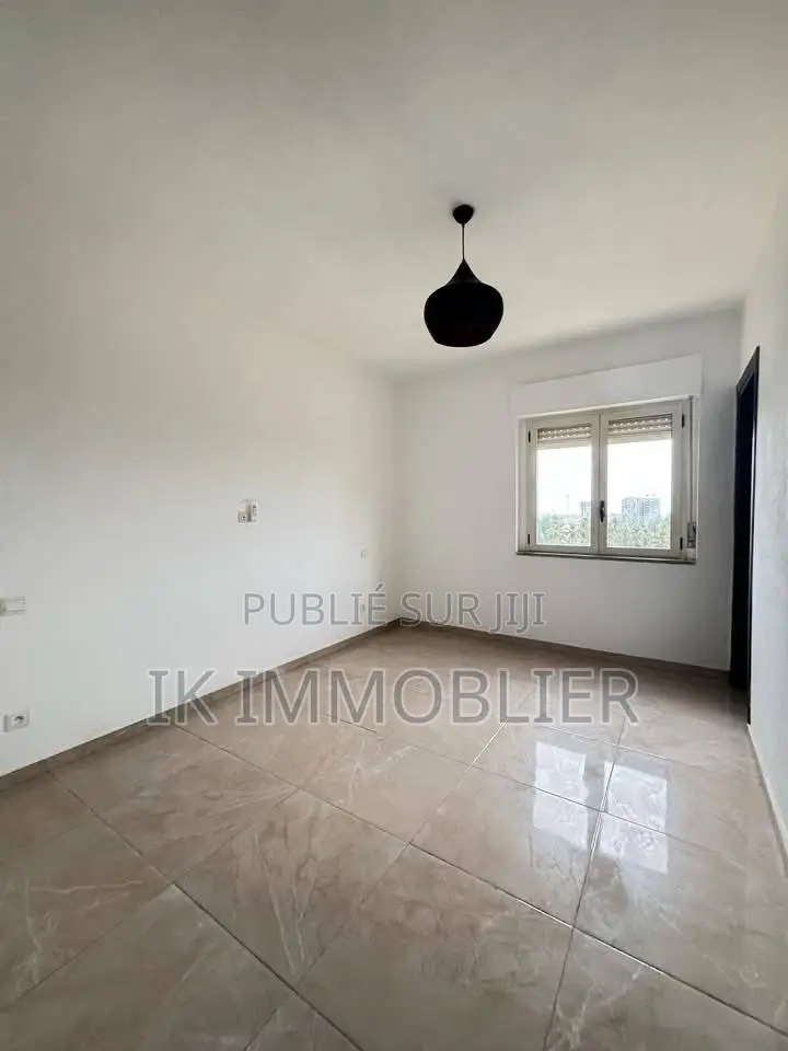 3chbre Appartement dans Ik Immobilier, Grand-Bassam à Vendre