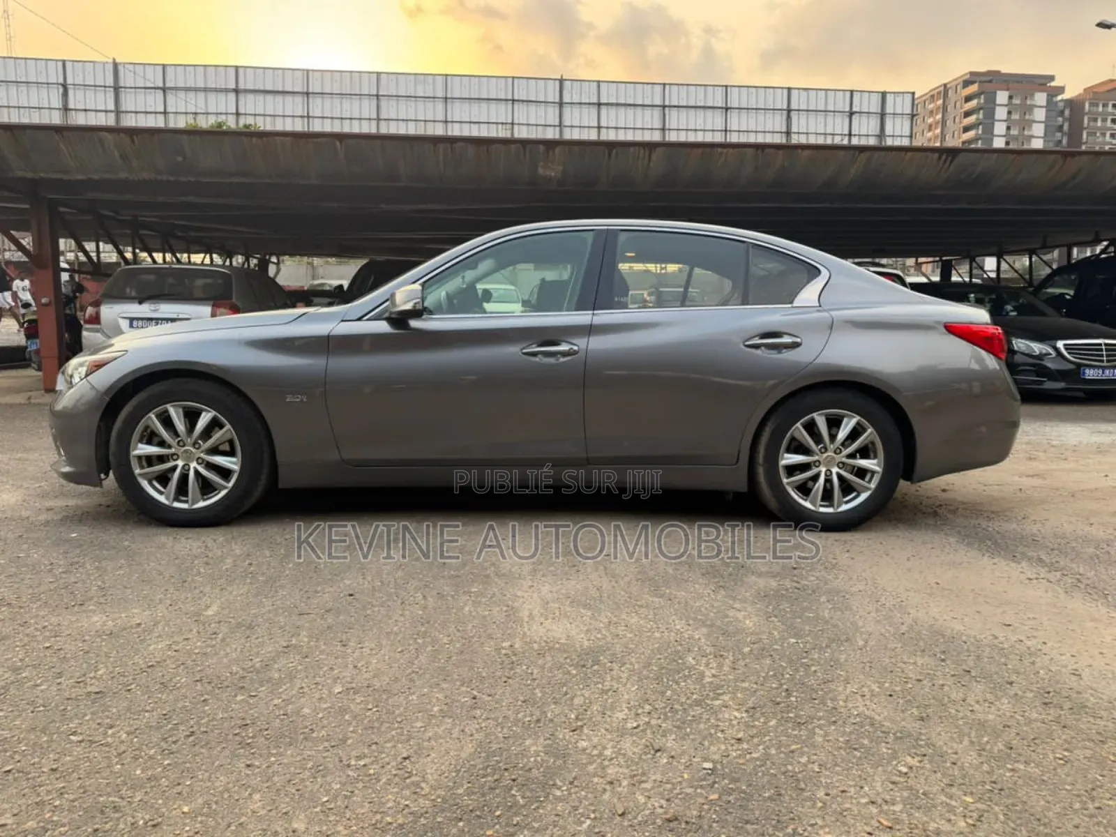 Infiniti Q50 2019 Autre