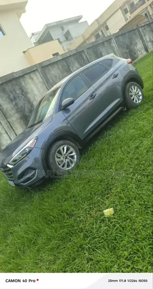 Photo - Hyundai Tucson Limited AWD 2018 Gris