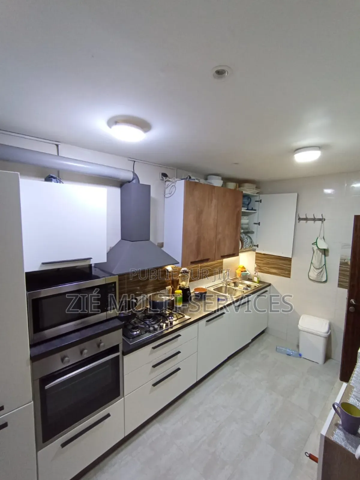 Furnished 5chbre Duplex dans Zié Multi-Service, Cocody à Vendre