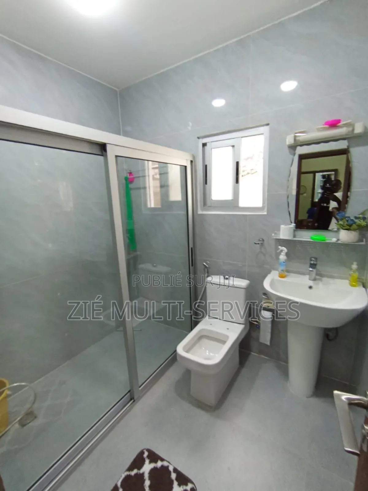 Furnished 5chbre Duplex dans Zié Multi-Service, Cocody à Vendre