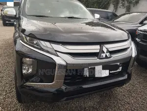 Photo - Mitsubishi L200 2020 Black