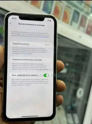 Photo - New Pomme iPhone 11 64 GB Blanc