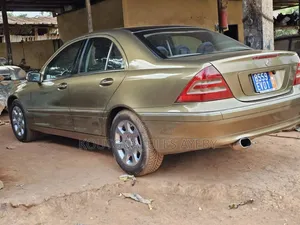 Photo - Mercedes-Benz C320 2001 Beige
