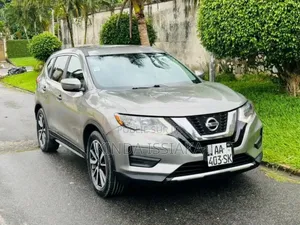 Photo - Nissan Rogue S FWD 2018 Gris