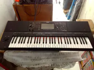 Photo - Piano Psr-473 + Sac Gratuit