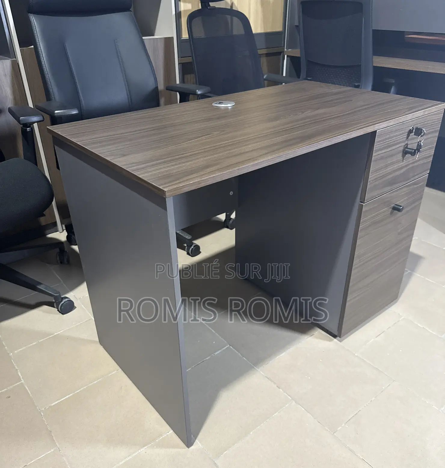 Bureau Agent Js008